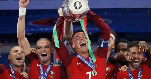 Cristiano Ronaldo bantu Timnas Portugal juara Euro 2016. (Foto: REUTERS)